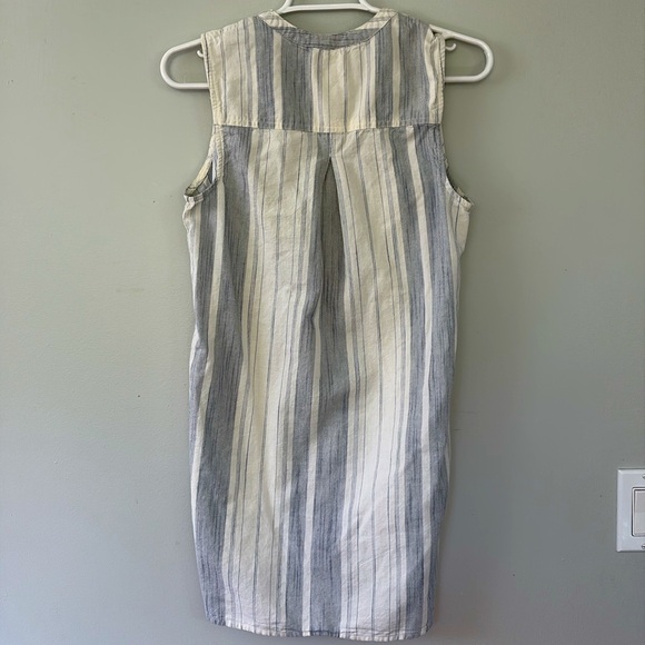 Sleeveless Button Down Tunic Size Small - Picture 3 of 6